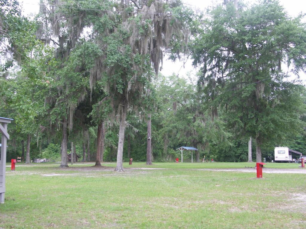 Deerwood Inn & Madison Campground Exterior photo