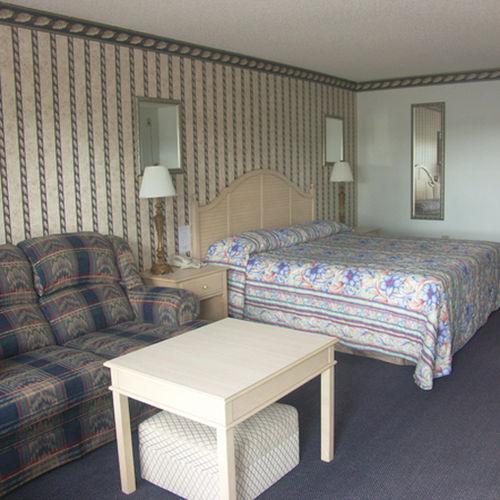 Deerwood Inn & Madison Campground Room photo