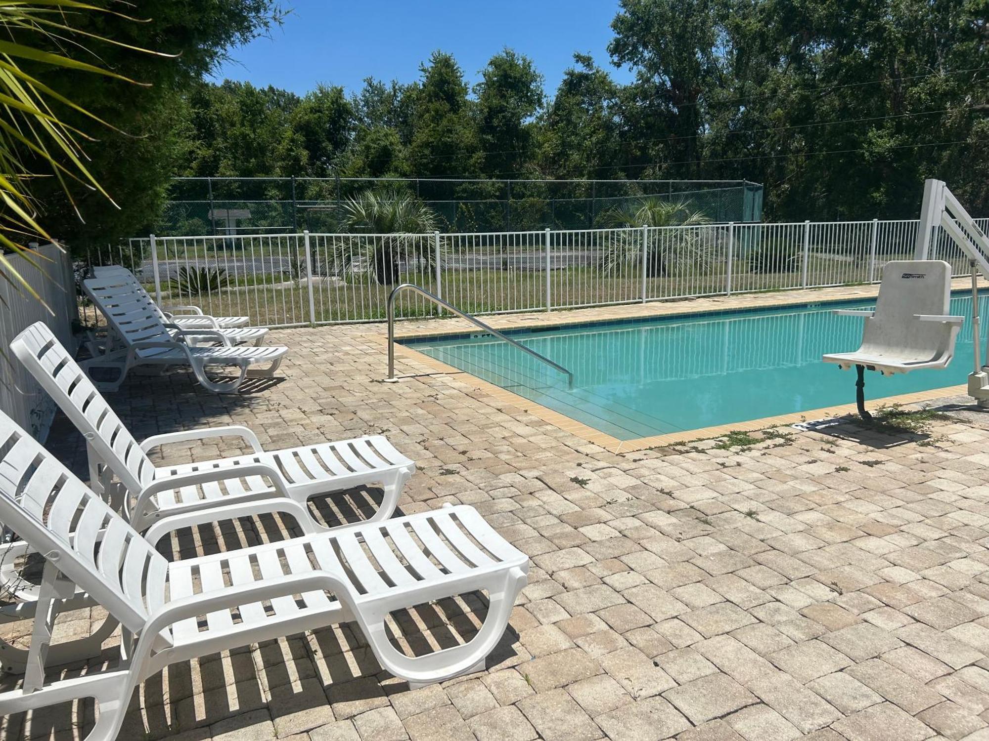 Deerwood Inn & Madison Campground Exterior photo