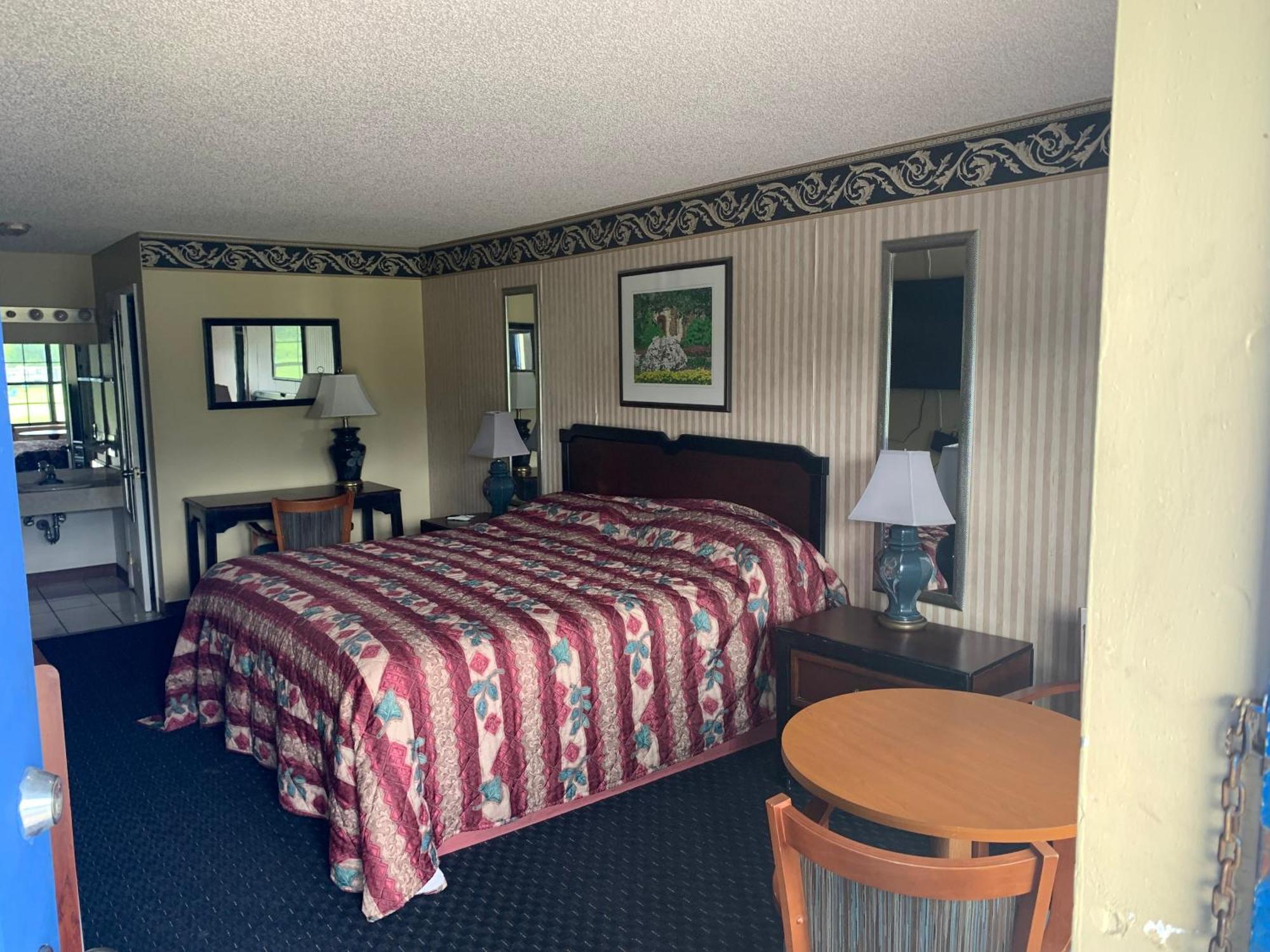 Deerwood Inn & Madison Campground Exterior photo