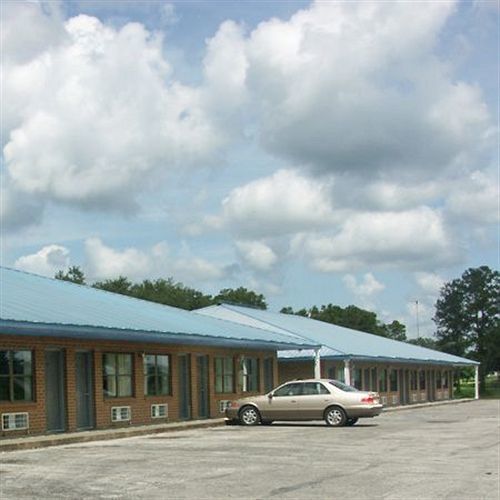 Deerwood Inn & Madison Campground Exterior photo