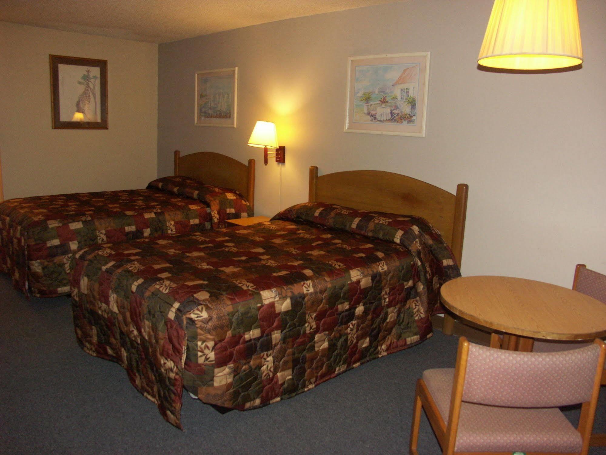 Deerwood Inn & Madison Campground Exterior photo